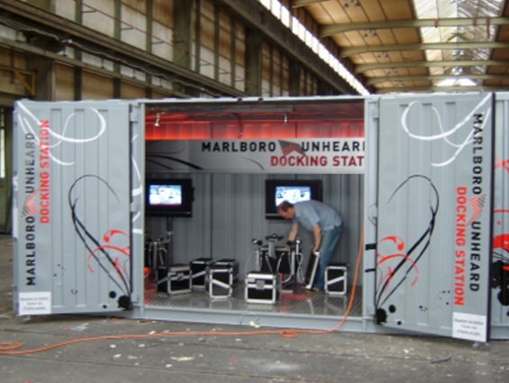 Image Fourniture & pose d'autocollants sur portakabine Marlboro - Lausanne / Vaud